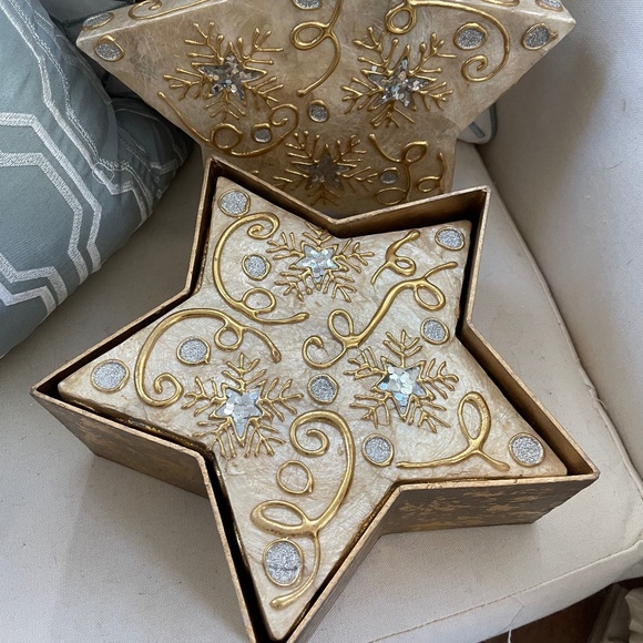 PRICE DROP! Gorgeous Gold & Silver Stackable Star Shaped Gift Boxes! - Picture 5 of 16